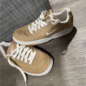 Vintage Nike Court Cup Running Shoes Tan
